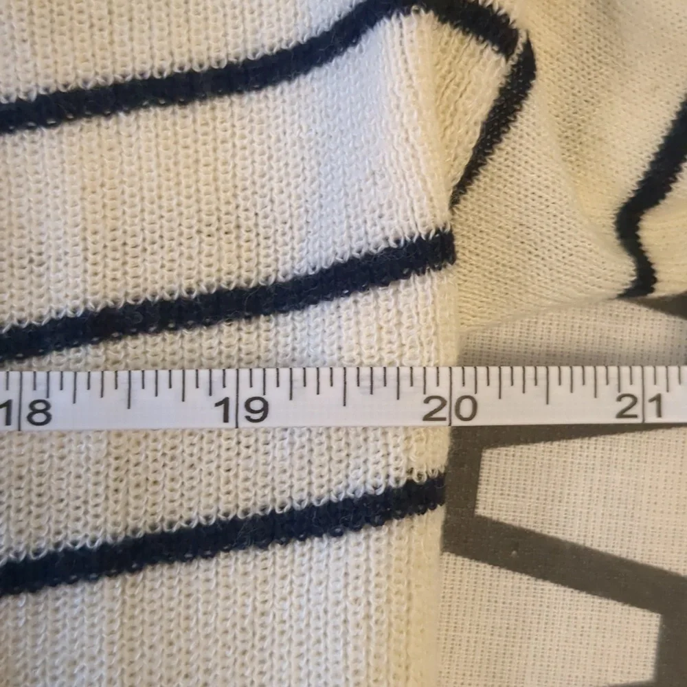 J. Crew V Neck sweater Merino wool & cotton blend Women's extra small Cream